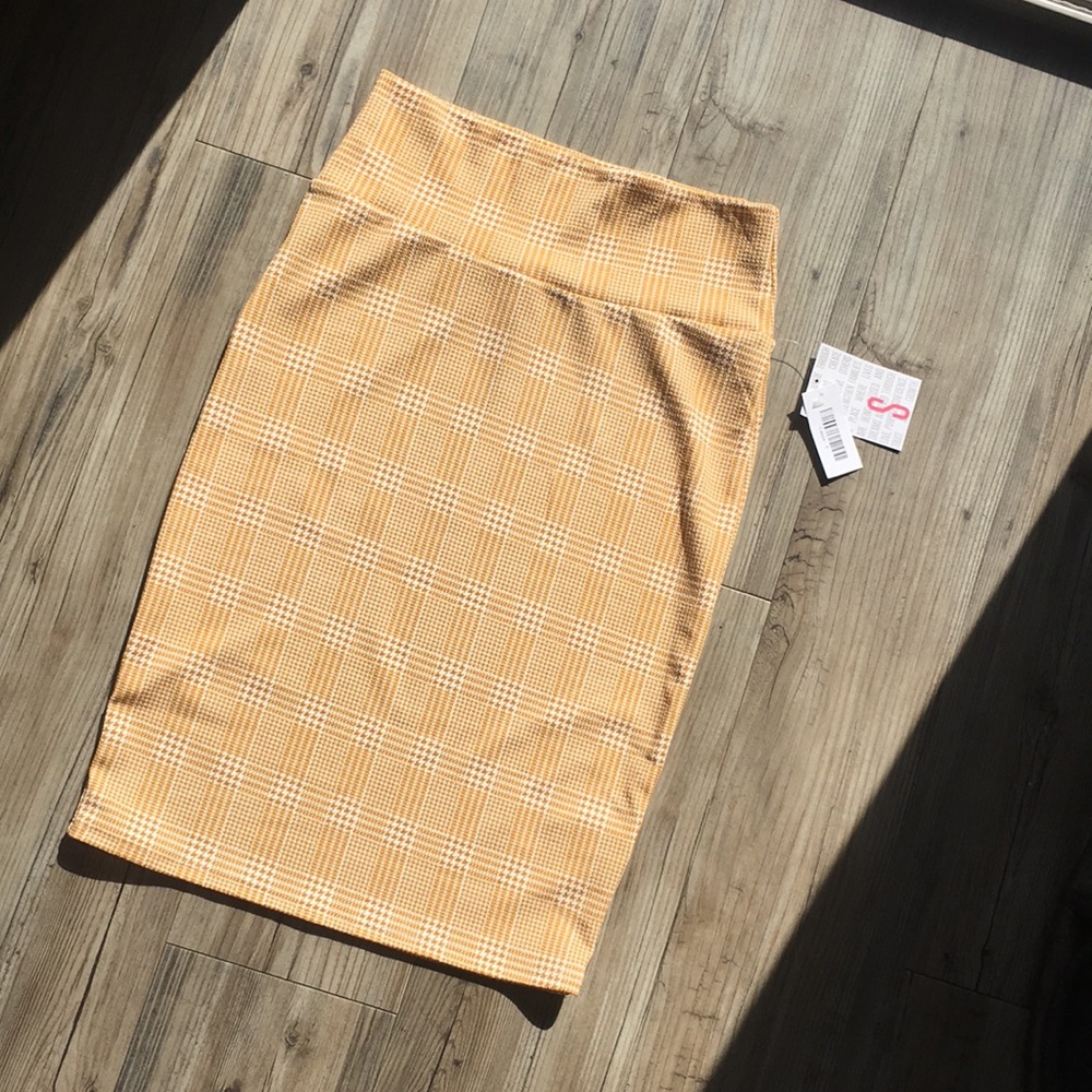 Houndstooth pencil skirt